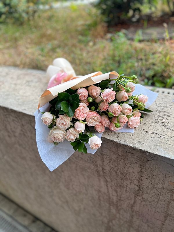 7 кустовых роз