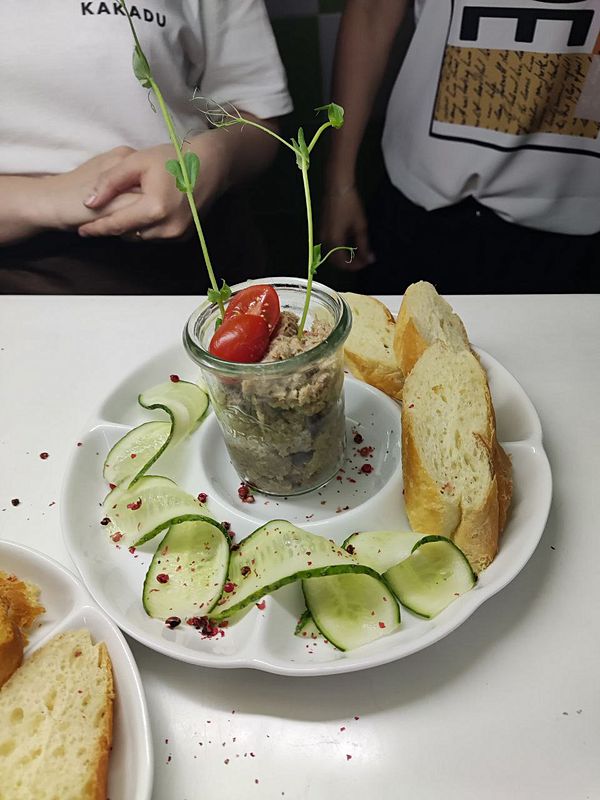 Пашет из языка