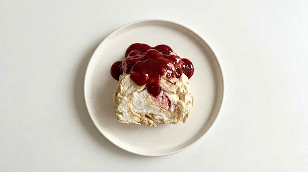 Меренговый рулет мандарин/малина/фисташка