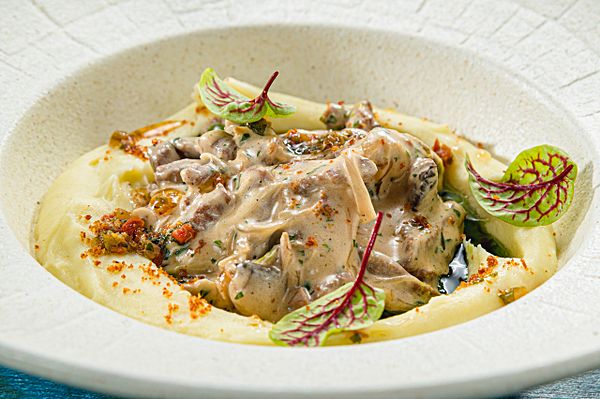 Бефстроганов из говядины с картофельным пюре