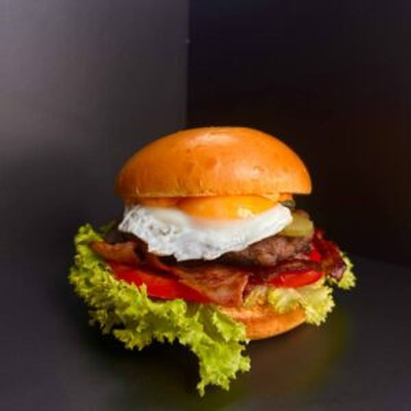 Бургер с яйцом