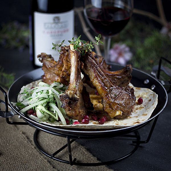 Каре молодого барашка с фирменным соусом