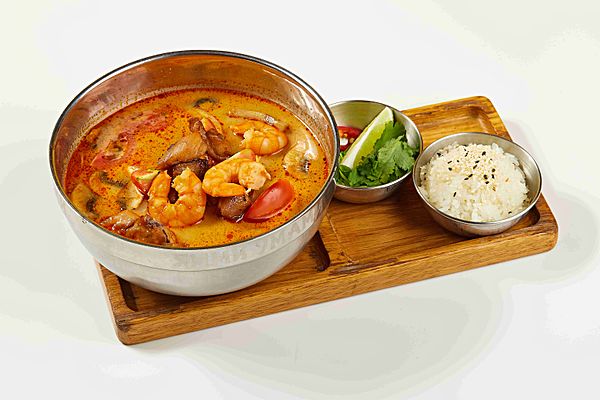 Том-ям с креветкой и курицей