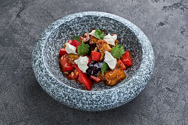 Салат с жаренными баклажанами и творожным сыром