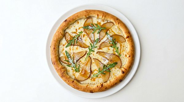 Пицца Карамелизированная груша и сыр дор-блю