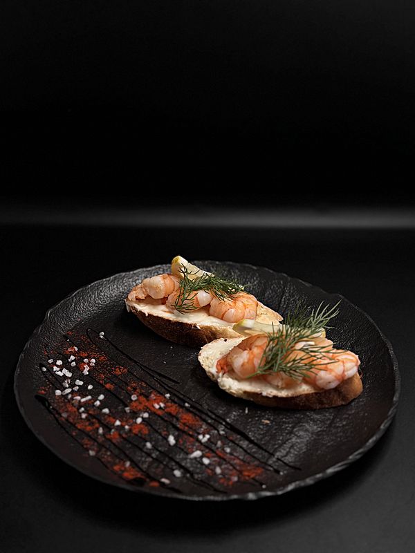 Брускетта с креветкой