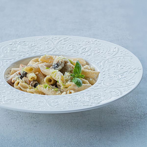 Пенне с курицей и грибами