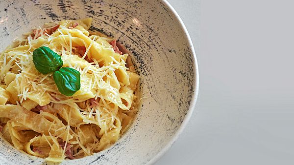 Паста карбонара с беконом