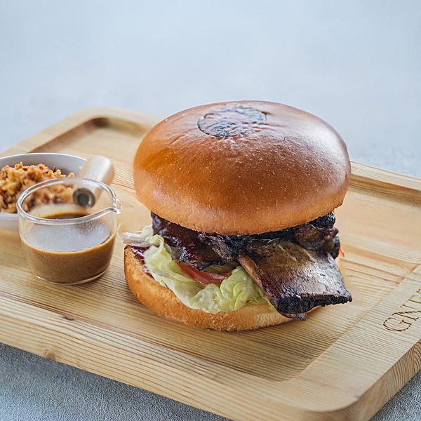 Бургер с говяжьим ребром