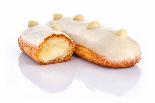 Эклер с заварным кремом