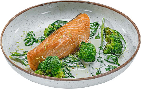 Лосось с брокколи в сливочном шпинате