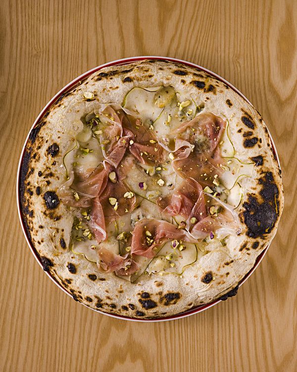 Груша, прошутто и горгонзолла