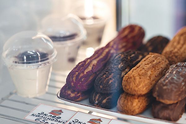 Эклер малиновый