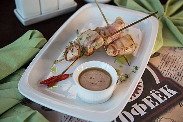 Шашлычки куриные с беконом