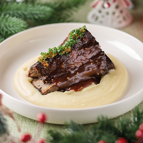 Ребро из мраморной говядины с картофельным пюре и трюфельным маслом