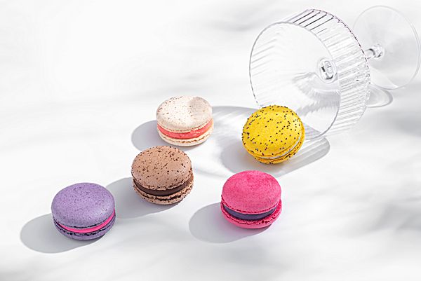 Жасмин-малина макарон