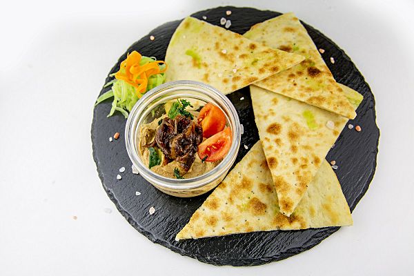 Паштет из куриной печени с луковым конфитюром