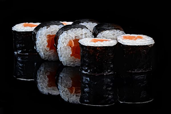 Маки с лососем