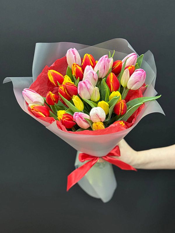 35 тюльпанов микс в оформление