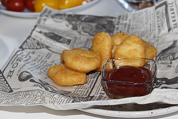 Нагетсы куриные с кетчупом