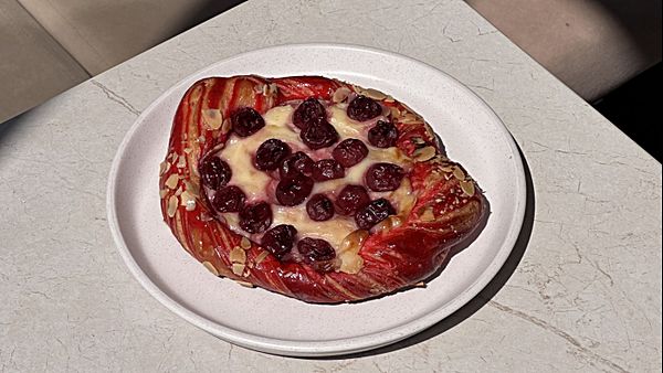 Вензель с вишней