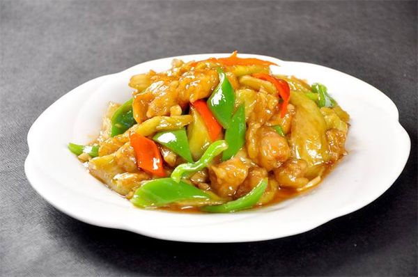 Приготовление из кусочков мяса и баклажанов