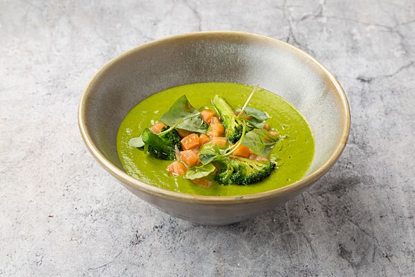 Крем-суп из брокколи с лососем