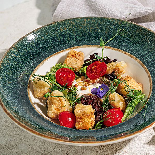 Салат с баклажаном фри