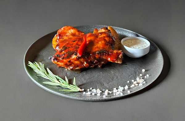 Ножка цыпленка с соусом Дзадзыки