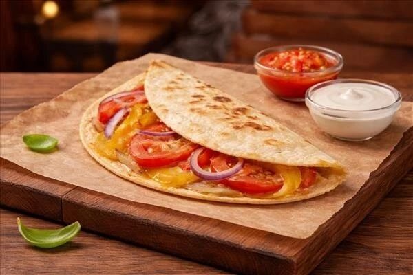 Омлет с томатами и перцем в тортилье