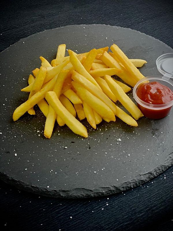 Картофель фри и соус