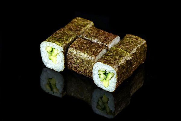 Маки ролл с огурцом