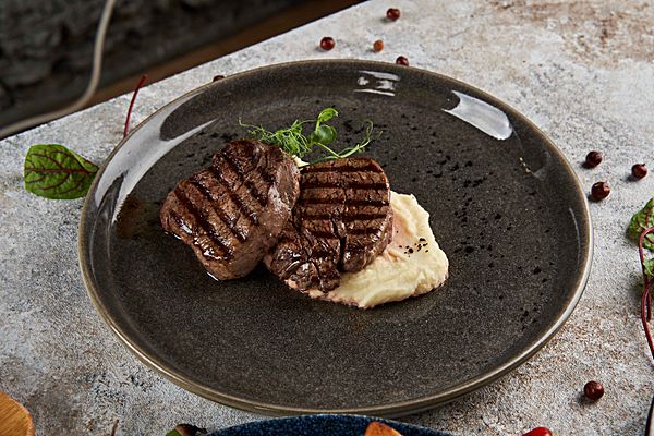 Медальоны из говядины с пюре