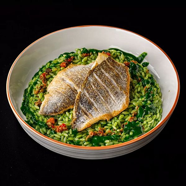 Филе дорадо с орзо и тапинадой из маслин