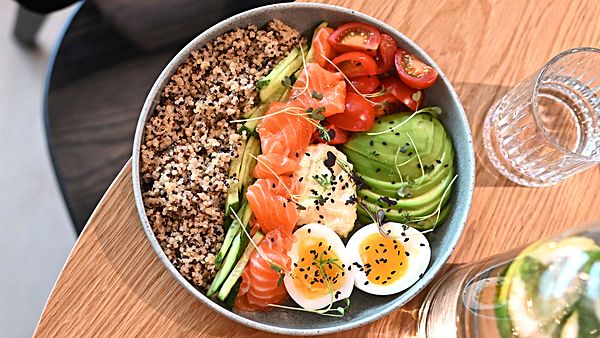 Киноа с лососем