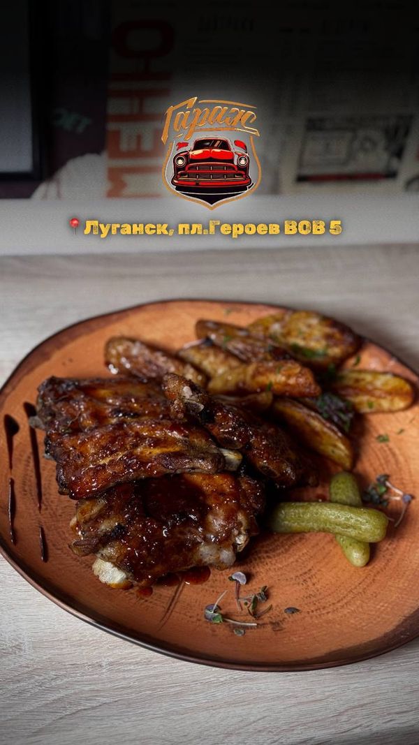 Свиные ребра с картофелем Айдахо в карамели