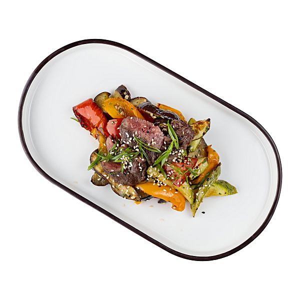 Теплый салат с телятиной и овощами гриль