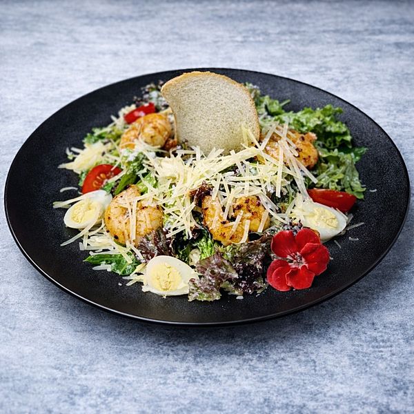 Цезарь с тигровыми креветками