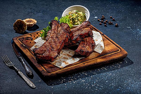 Ребра поросенка копченые в печи