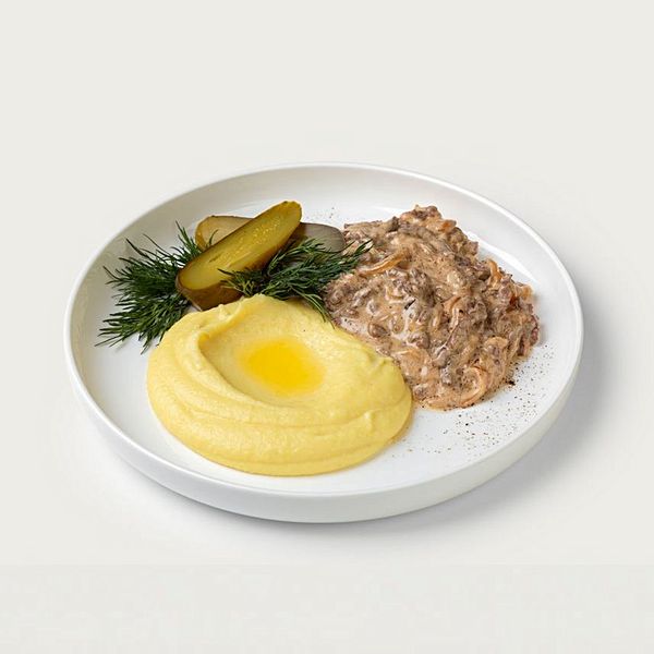 Бефстроганов с картофельным пюре