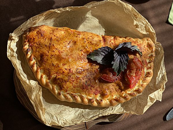 Закрытая пицца «Кальцоне»