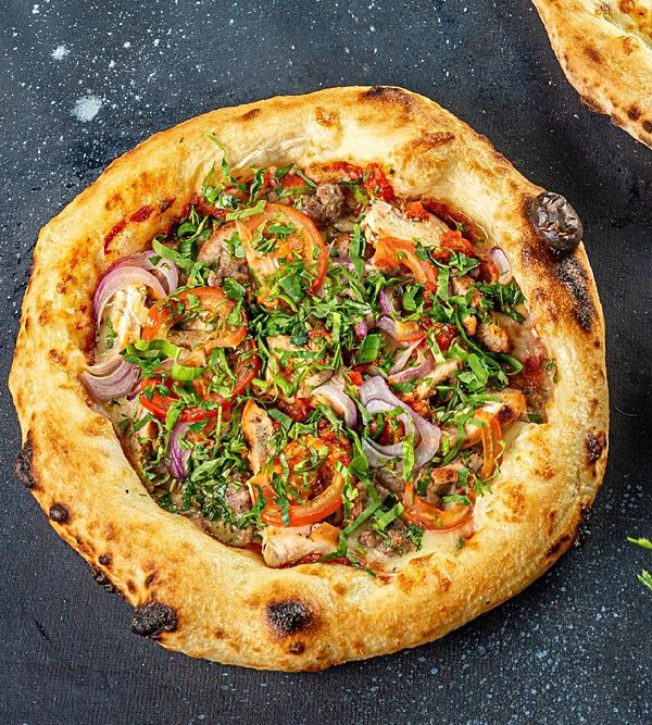 Пицца шашлык из мяса поросенка, курицы и ягненка