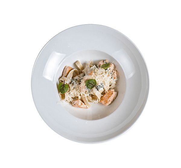 Паста с лососем в сливочном соусе