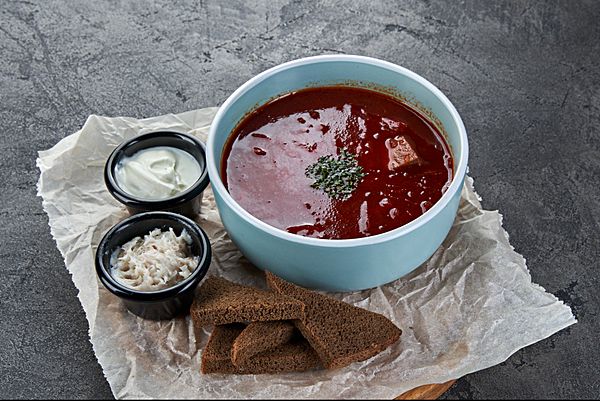 Борщ с ржаными гренками
