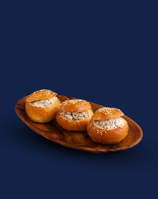 Бриошь с куриным филе и грибами 1 шт