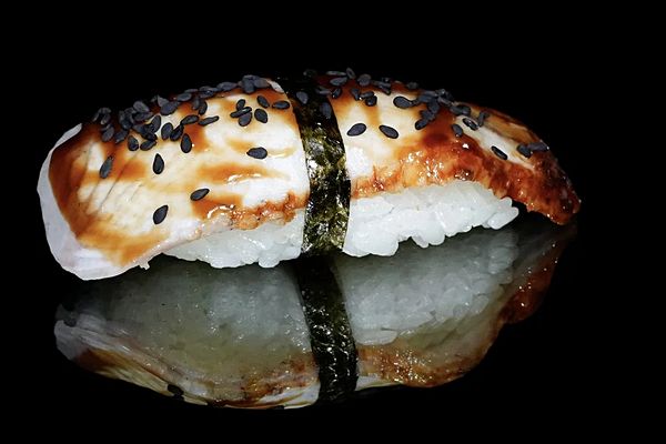 Суши с угрем