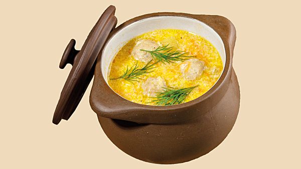 Затируха на курином бульоне с фрикадельками