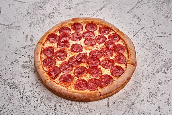 Пицца с салями