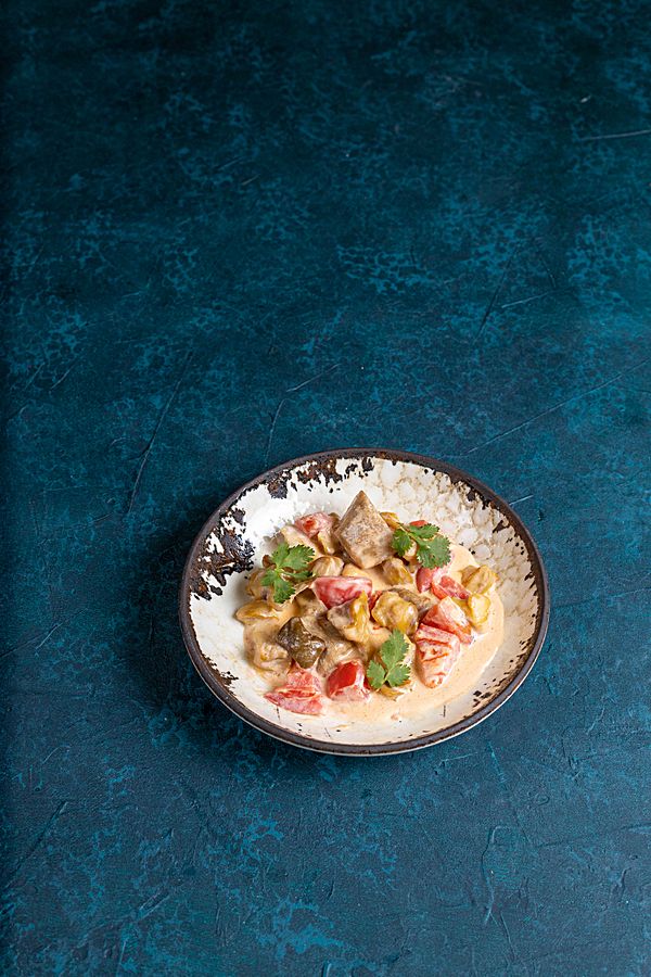 Черноморские рапаны с белыми грибами и томатами