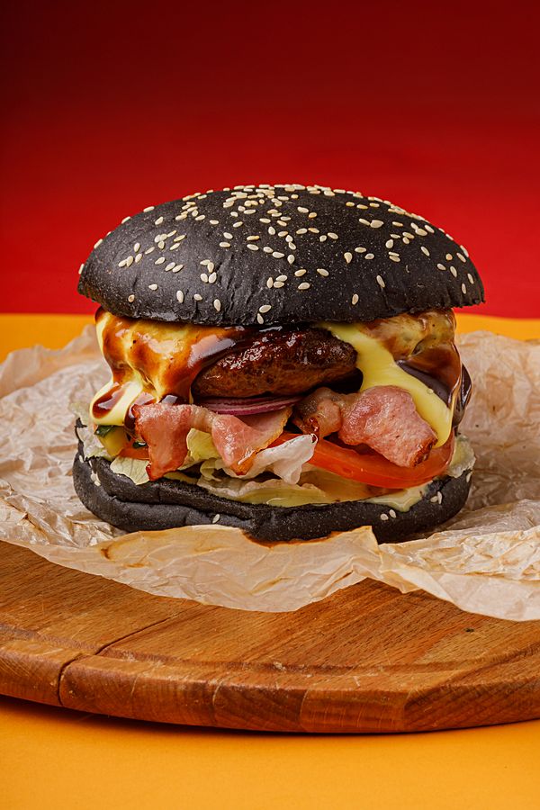 Бургер с огурцами кимчи